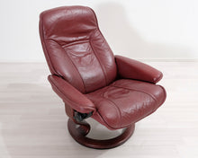 Lataa kuva Galleria-katseluun, Nahkainen nojatuoli ja rahi viininpunainen
