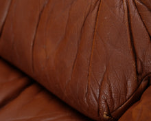 Lataa kuva Galleria-katseluun, Kuusilinna nahkainen nojatuoli ruskea
