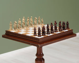 Antiikkinen shakkipöytä