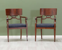 Lataa kuva Galleria-katseluun, Antiikkinen mahonkituoli
