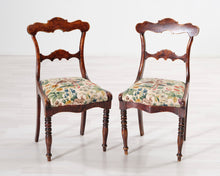 Lataa kuva Galleria-katseluun, Antiikkinen tuoli kangasistuimella
