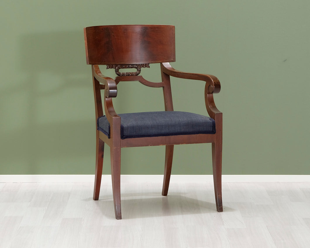 Antiikkinen mahonkituoli