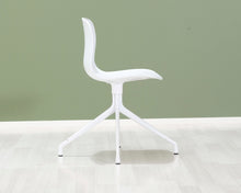 Lataa kuva Galleria-katseluun, Hay About A Chair AAC10 tuoli valkoinen
