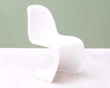 Lataa kuva Galleria-katseluun, Vitra Panton tuoli valkoinen
