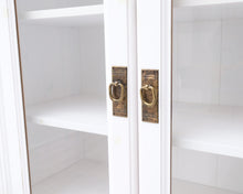 Lataa kuva Galleria-katseluun, Astiakaappi valkoinen
