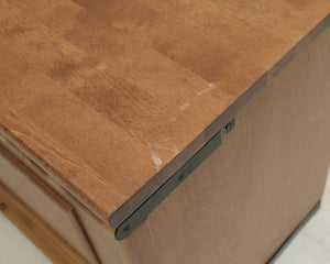 Boknäs Mappivitriini umpiovella K47cm S39cm