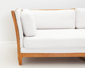 Tanskalainen 3-istuttava sohva puurungolla