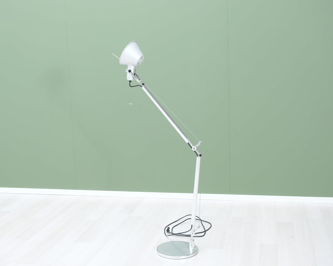 Arteminde Tolomeo pöytävalaisin