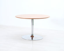 Lataa kuva Galleria-katseluun, Calligaris Planet pöytä pähkinäviilusella pöytälevyllä ø 120 cm

