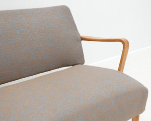 Vintage sohva puukäsinojilla harmaa