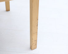 Lataa kuva Galleria-katseluun, Artek 45 tuoli ruskealla satulavyöllä
