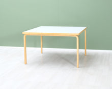 Lataa kuva Galleria-katseluun, Artek pöytä 120 x 120 cm koivu / valkoinen
