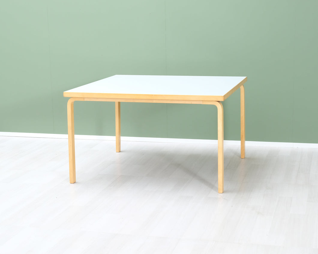 Artek pöytä 120 x 120 cm koivu / valkoinen