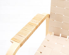 Lataa kuva Galleria-katseluun, Artek 45 nojatuoli beige satulavyö

