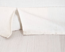 Lataa kuva Galleria-katseluun, 2,5-istuttava kangassohva valkoinen
