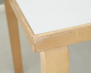 Artek 81B ruokapöytä
