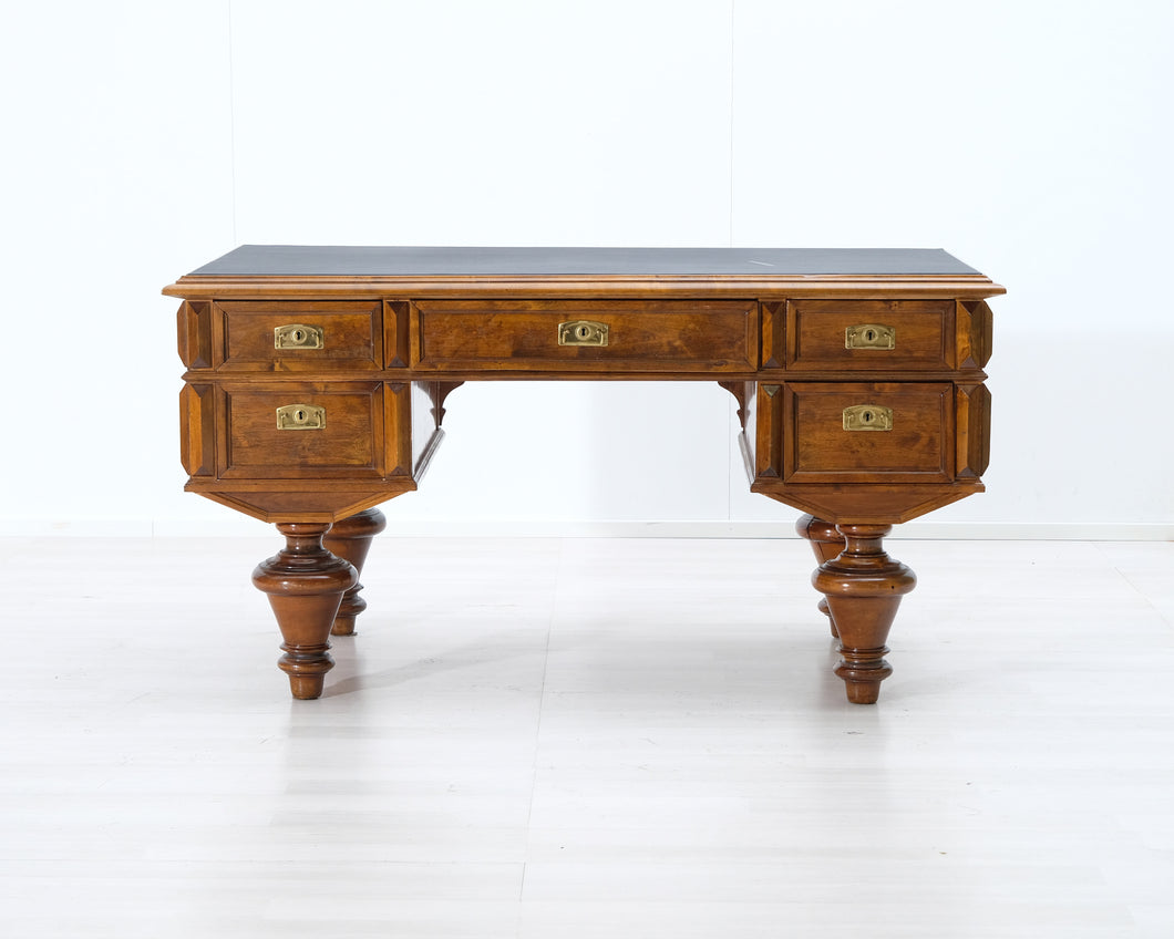 Antiikkinen kirjoituspöytä