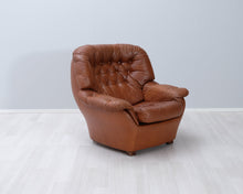 Lataa kuva Galleria-katseluun, Kuusilinna nahkainen nojatuoli ruskea

