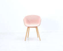 Lataa kuva Galleria-katseluun, Hay About A Chair AAC 23 tuoli vaaleanpunainen
