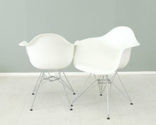 Lataa kuva Galleria-katseluun, Vitra Eames DAR tuoli valkoinen
