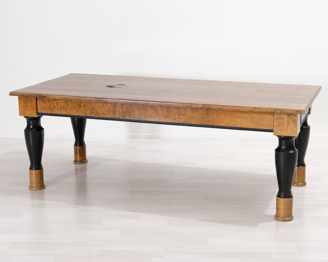 Antiikkinen ruokapöytä