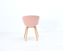 Lataa kuva Galleria-katseluun, Hay About A Chair AAC 23 tuoli vaaleanpunainen
