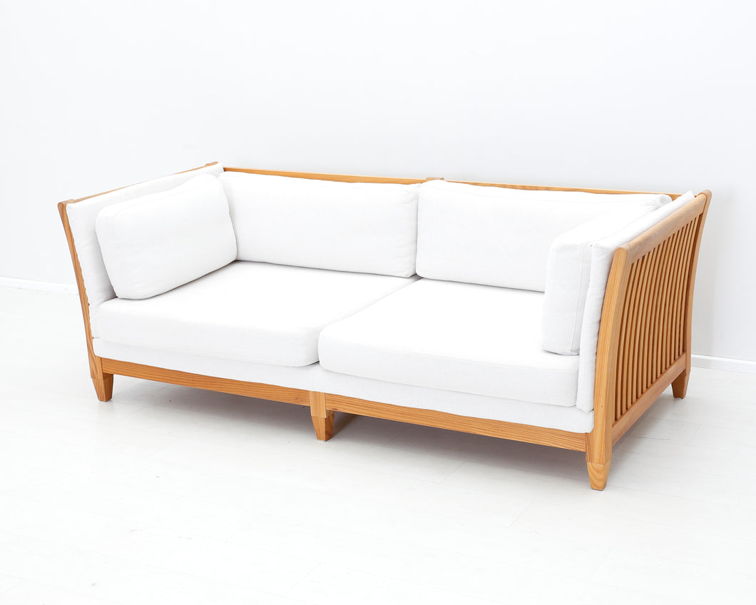 Tanskalainen 3-istuttava sohva puurungolla