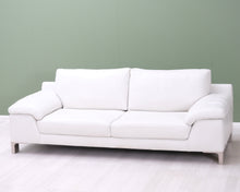 Lataa kuva Galleria-katseluun, Natuzzi 3-istuttava nahkasohva valkoinen
