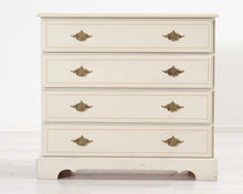 Lataa kuva Galleria-katseluun, Åmells Möbler lipasto
