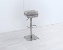 Lataa kuva Galleria-katseluun, Baarituoli metallijalalla
