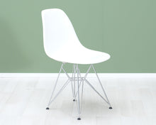 Lataa kuva Galleria-katseluun, Vitra Eames DSR tuoli valkoinen
