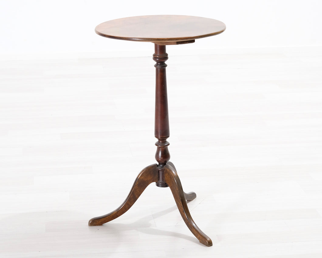 Antiikkinen sivupöytä