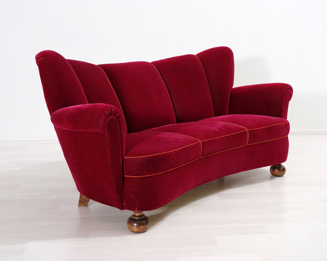 Antiikkinen 3-istuttava samettisohva punainen