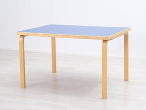 Artek ruokapöytä 120 x 85 cm sininen