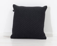 Lataa kuva Galleria-katseluun, Hem Dash Cushion Medium tyyny musta
