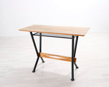 Lataa kuva Galleria-katseluun, Baaripöytä tammilevyllä
