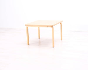 Artek sivupöytä 75 x 75 cm koivu
