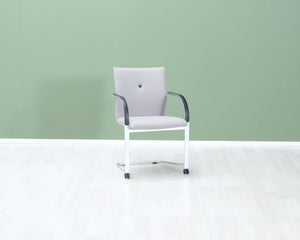 Fritz Hansen Independence tuoli harmaa