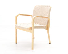 Lataa kuva Galleria-katseluun, Artek 45 nojatuoli beige satulavyö
