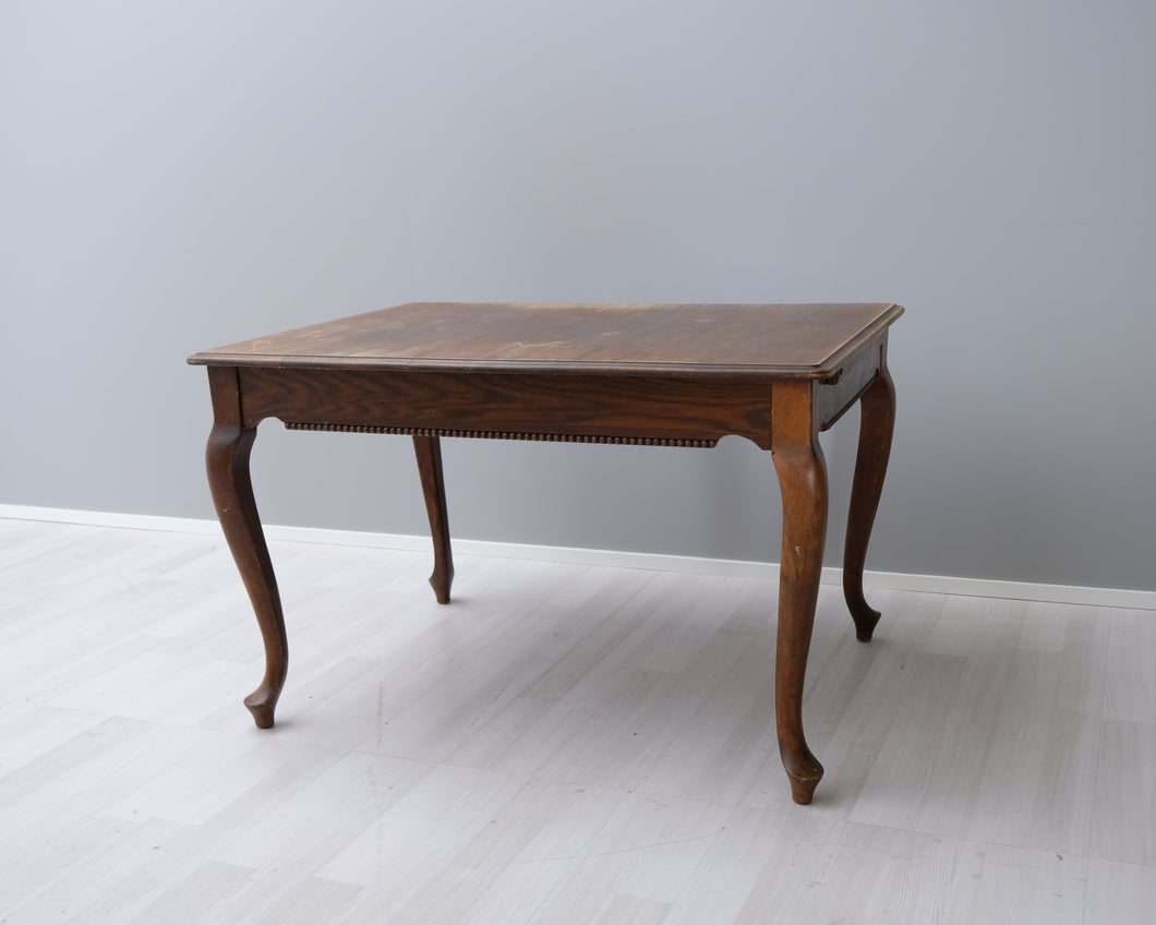 Antiikkinen ruokapöytä